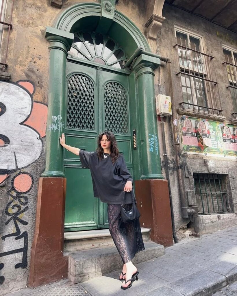 Derya Pınar Ak Netleştirilmiş 4K