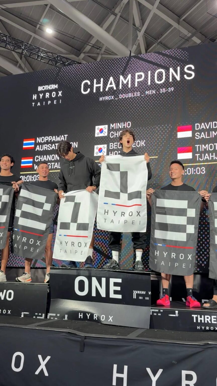 مينهو (SHINee) يحتل المركز الأول في الفئة العمرية: 35-39 والمركز السابع بشكل عام مع هونغ بيوم سيوك (홍범석) في HYROX Doubles Men في HYROX Taipei 2026 بتوقيت 54:42 مينهو (SHINee) يحتل المركز الأول في الفئة العمرية: 35-39 والمركز السابع بشكل عام مع هونغ بيوم سيوك (홍범석) في HYROX Doubles Men في HYROX Taipei 2026 بتوقيت 54:42