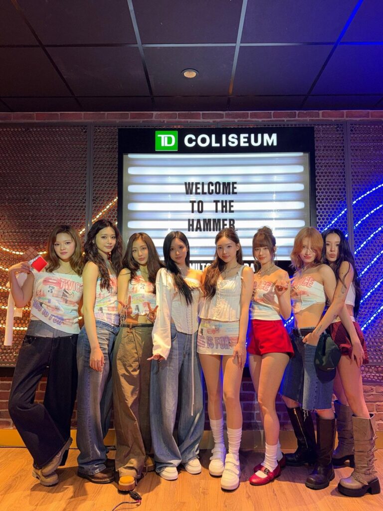 260308 تحديث تويتر - مرتين  جولة عالمية في هاميلتون - اليوم الثاني هاملتون ذات مرة، قمت بتحويل الساحة بأكملها إلى احتفال 🎉🍫