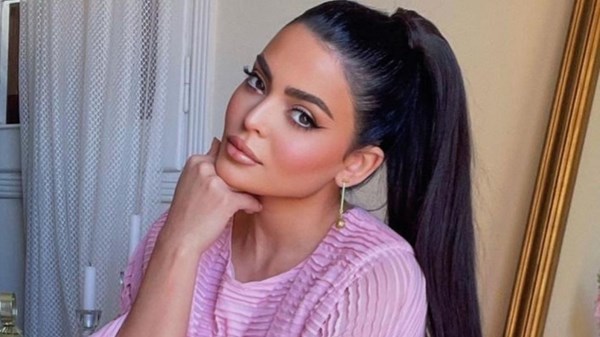 أسماء جلال تخوض تجربة سينمائية جديدة بفيلم «الفيل عالدرفيل»