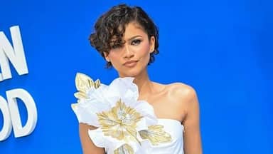 زندايا تفاجئ عروسين في لاس فيغاس زندايا تفاجئ عروسين في لاس فيغاس