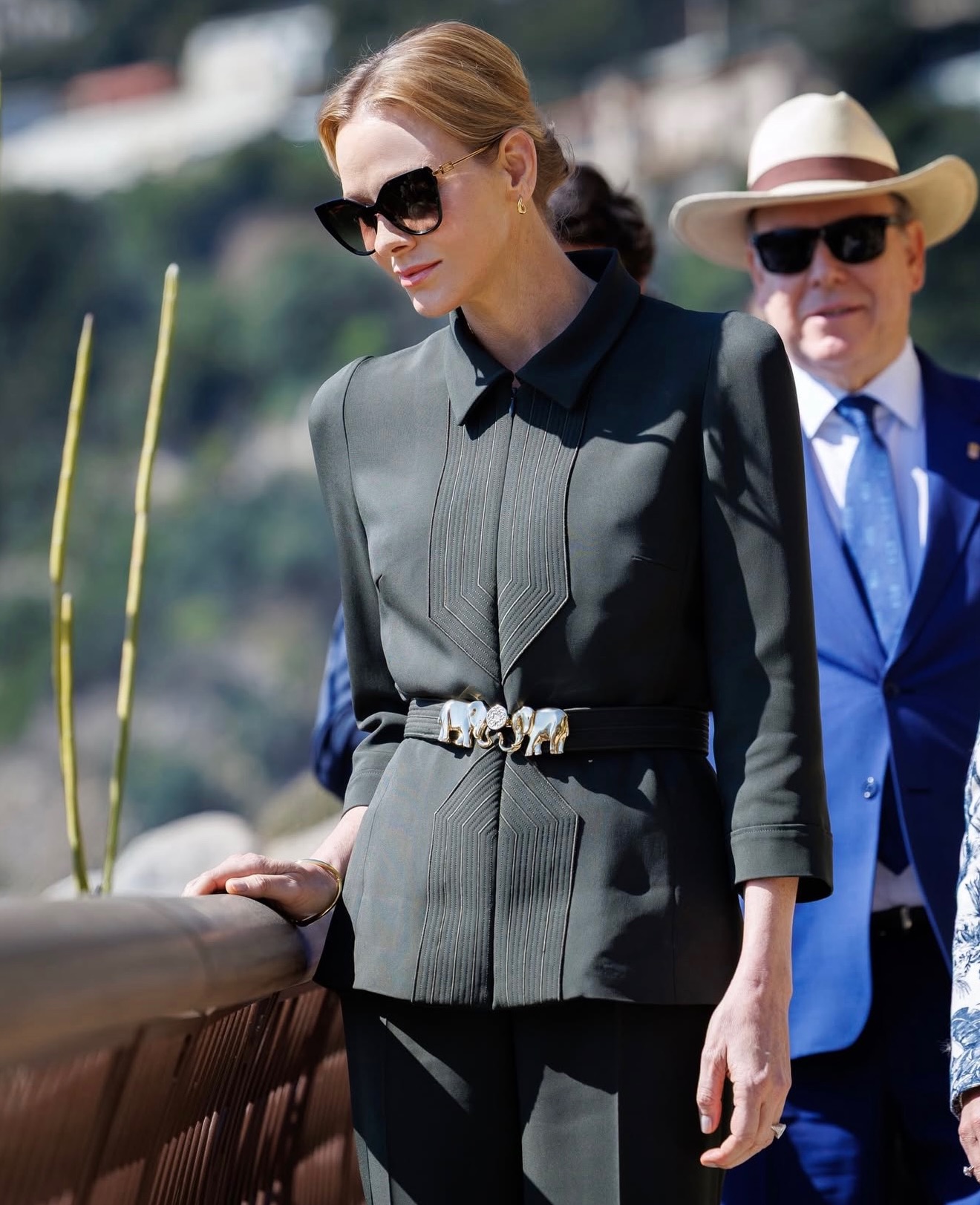 الأمير ألبرت الثاني وزوجته الأميرة شارلين في جولة داخل الحديقة (إنستغرام)