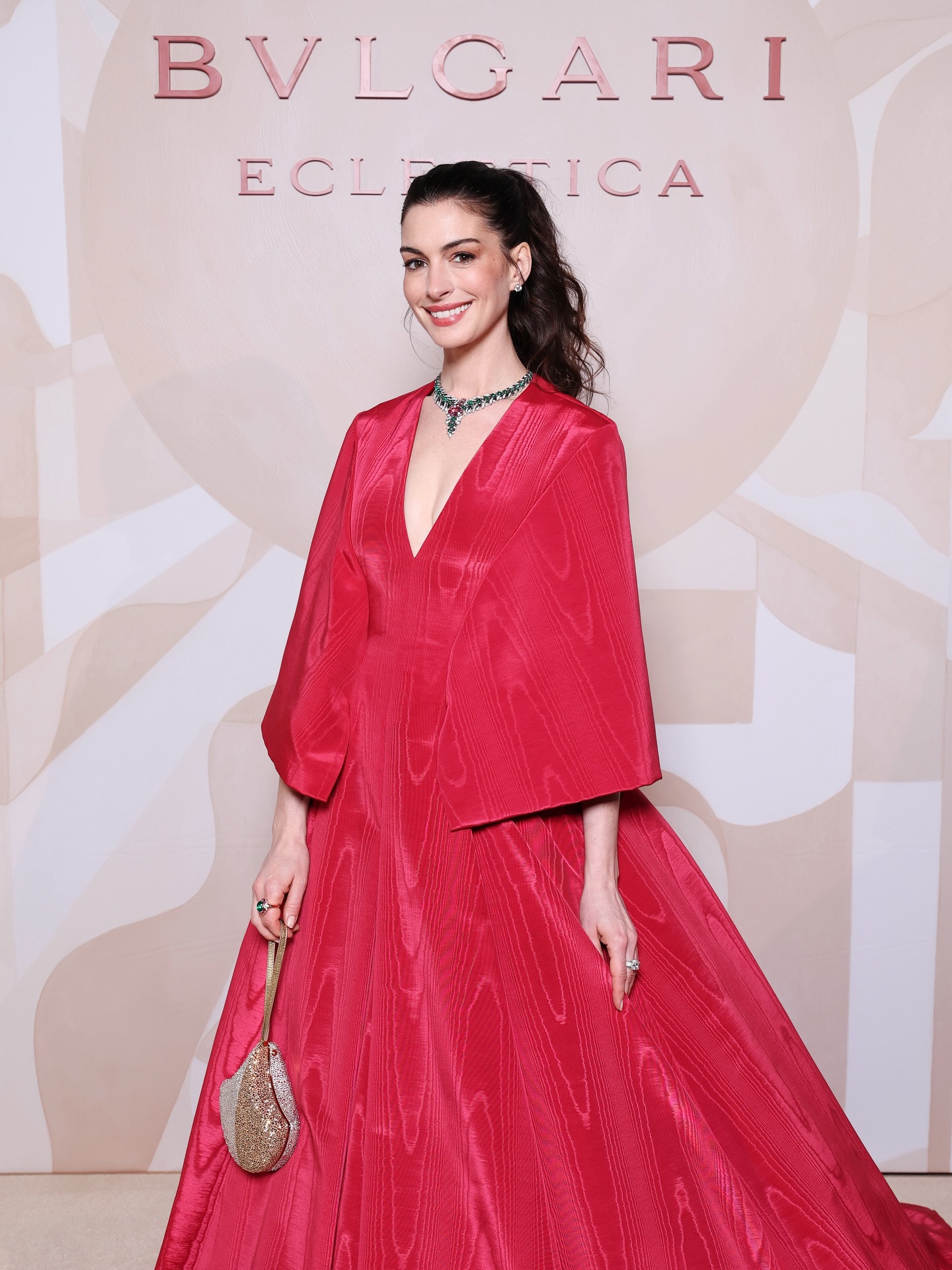 آن هاثاواي بتصميم فالنتينو في حفل بولغري (إنستغرام)