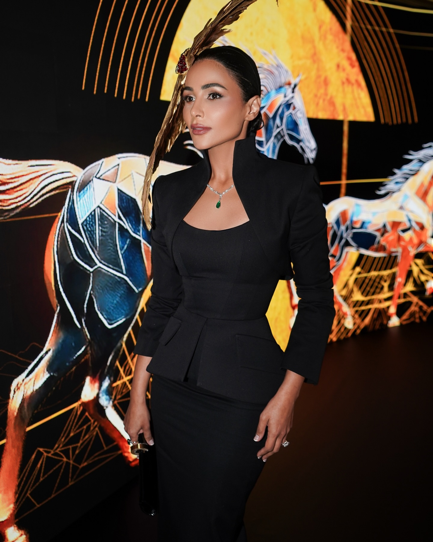 مهيرة عبد العزيز بتسريحة شينيون ومكياج برونزي (إنستغرام)