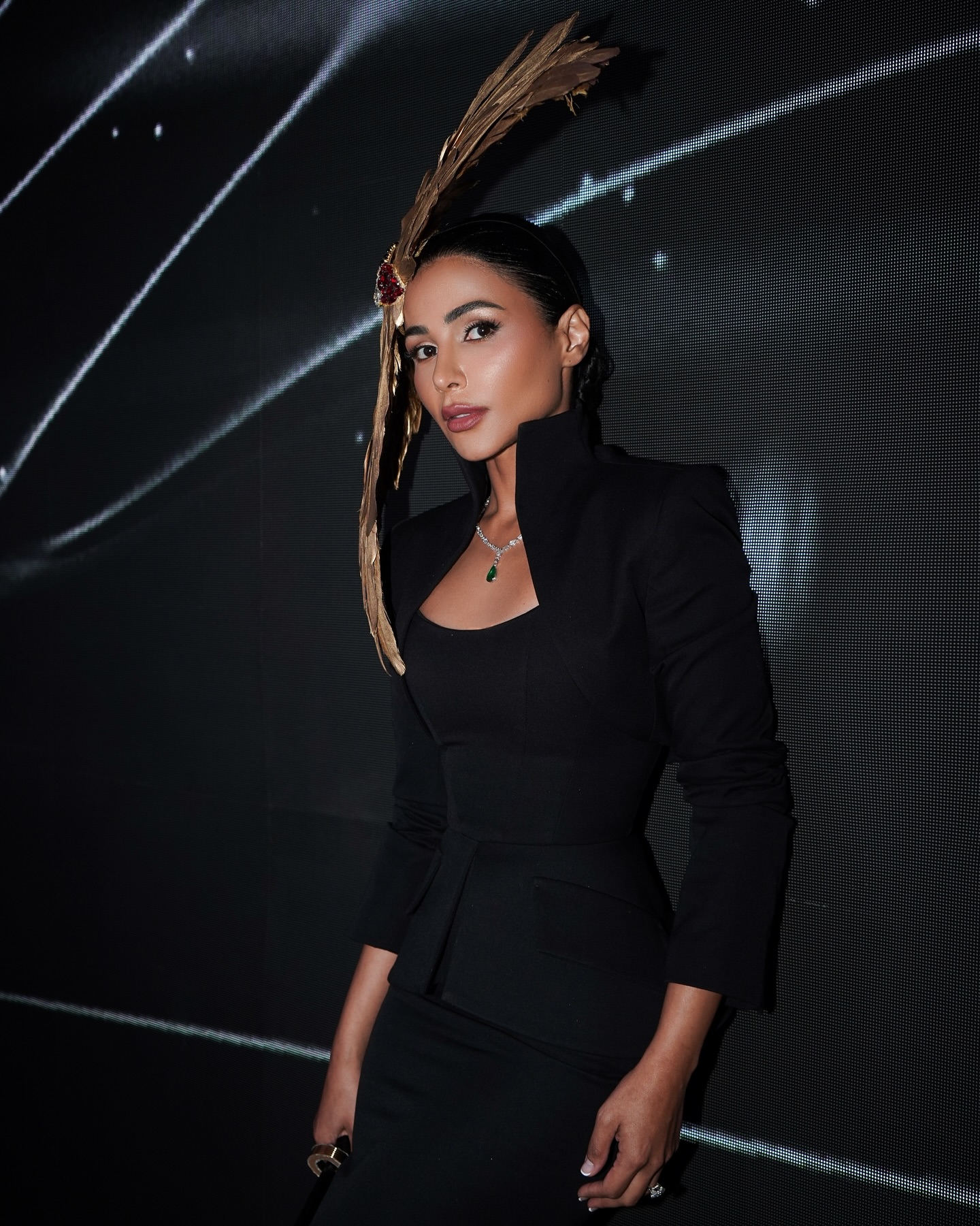 مهيرة عبد العزيز بقبعة الصقر من Maison Virginie (إنستغرام)