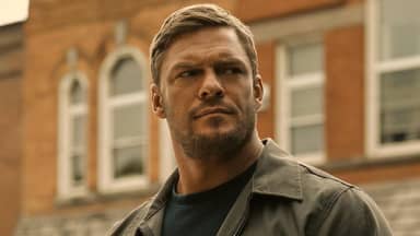 بالفيديو: عراك بالأيدي بين آلان ريتشسون وجاره... والسبب!