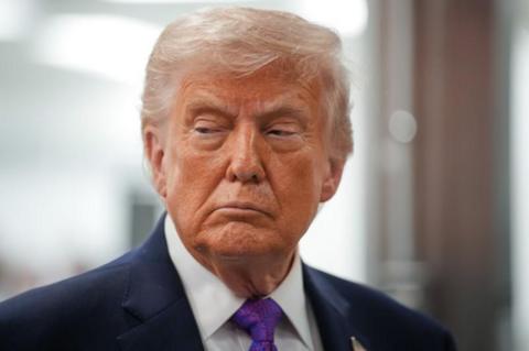 ترامب يبلغ مساعديه أنه يريد نهاية سريعة للحرب مع إيران، وطهران تقول إنها تريد إنهاء الحرب “بشروطها” الرئيس الأمريكي دونالد ترامب