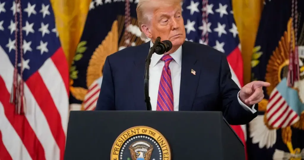 ترامب سنواصل ضرب إيران وقد نرافق ناقلات النفط في مضيق هرمز