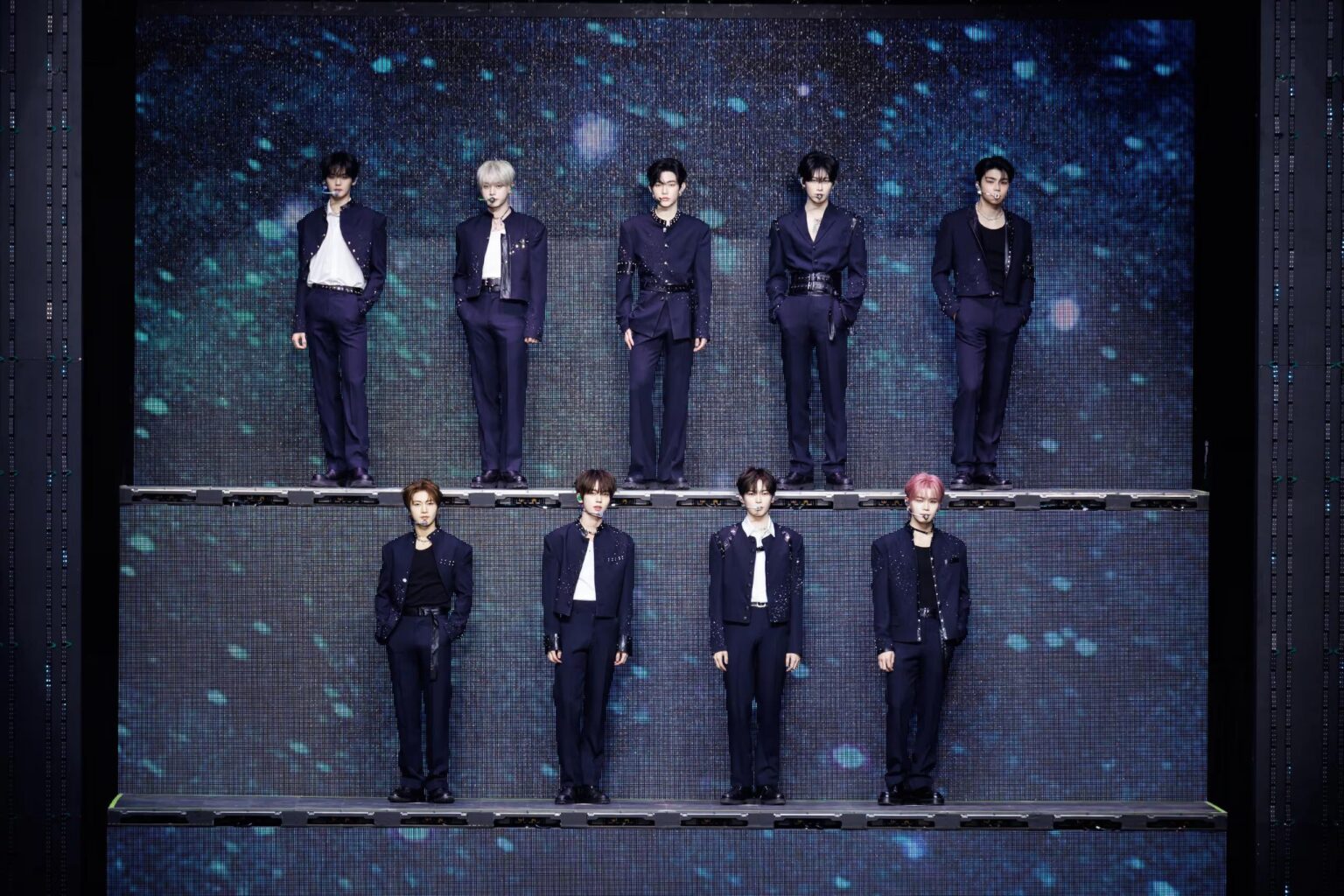 أنهت فرقة ZEROBASEONE (ZB1) ترويجاتها رسميًا مع 9 أعضاء مع الحفل الختامي لجولتهم العالمية أنهت فرقة ZEROBASEONE (ZB1) ترويجاتها رسميًا مع 9 أعضاء مع الحفل الختامي لجولتهم العالمية