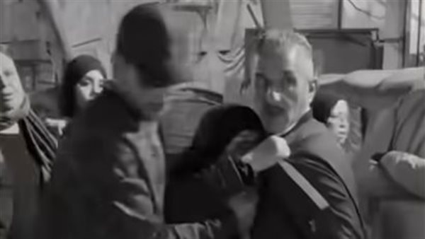 انهيار ابنة الفنانة الراحلة فاطمة كشري بعد تلقي عزائها انهيار ابنة الفنانة الراحلة فاطمة كشري بعد تلقي عزائها