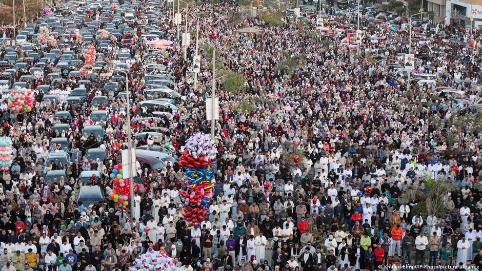 صلاة عيد “مختلطة” ودعاء “غير معتاد” يثيران الجدل في مصر صلاة عيد "مختلطة" ودعاء "غير معتاد" يثيران الجدل في مصر