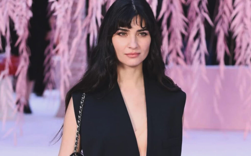 بين الجرأة والجدل.. توبا بويوكستون راقصة في نادي ليلي تخطف الأنظار في “سلطانة” بين الجرأة والجدل.. توبا بويوكستون راقصة في نادي ليلي تخطف الأنظار في “سلطانة”