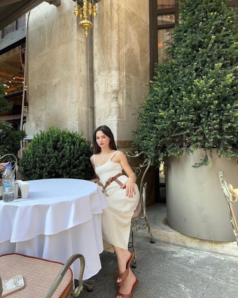 Derya Pınar Ak Netleştirilmiş 4K