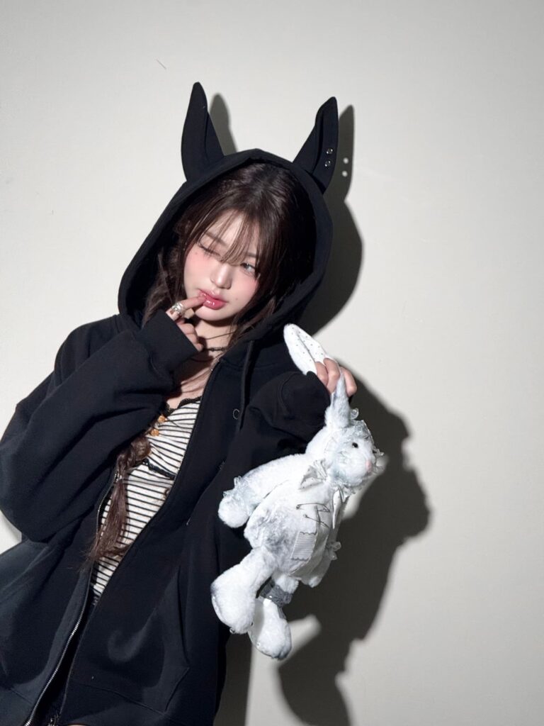 260313 تحديث تويتر الرسمي لـ IVE (2) - أحب العيش خلف 🎀🪽 (Wonyoung، Liz، Leeseo)