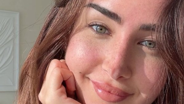 بدون مكياج ..هنا الزاهد تستعرض جمال ملامحها الطبيعي