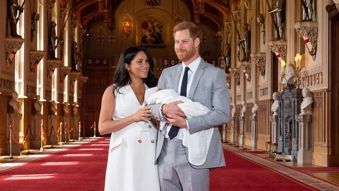 كتاب جديد يعرض رواية مثيرة عن توتر العلاقة بين هاري وميغان والعائلة الملكية إيلاف