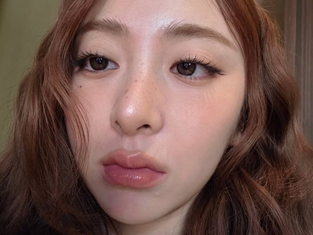 260325 تحديث هوه يونجين على الانستقرام. لو سيرافيم