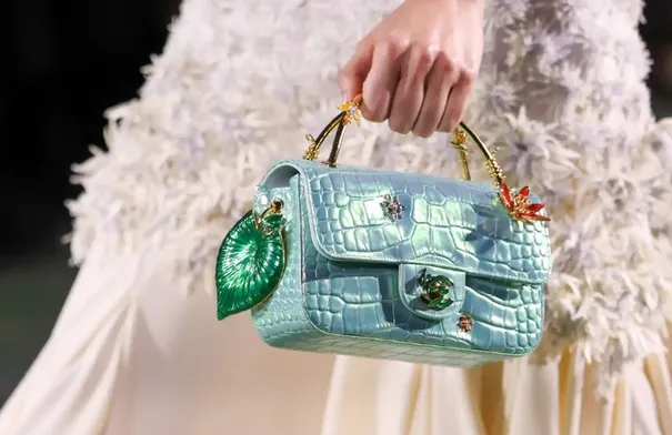 أبرز حقائب 2026 من عروض الأزياء العالمية