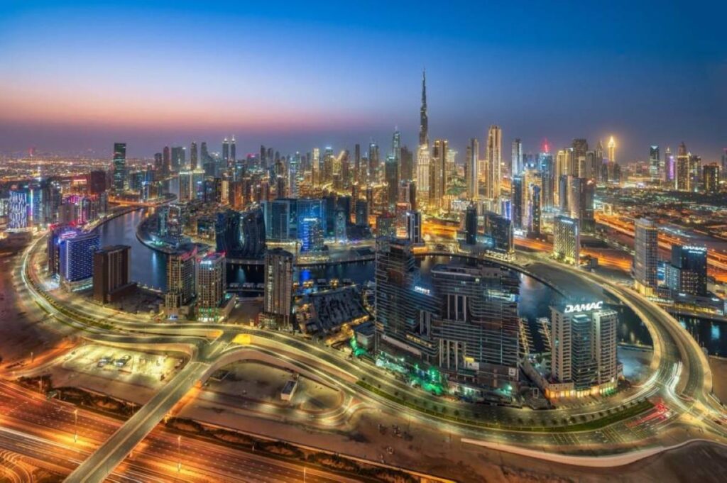فاينانشال تايمز: جماعات المؤثرين تتسابق للتأكيد على الأمان الكبير بدبي