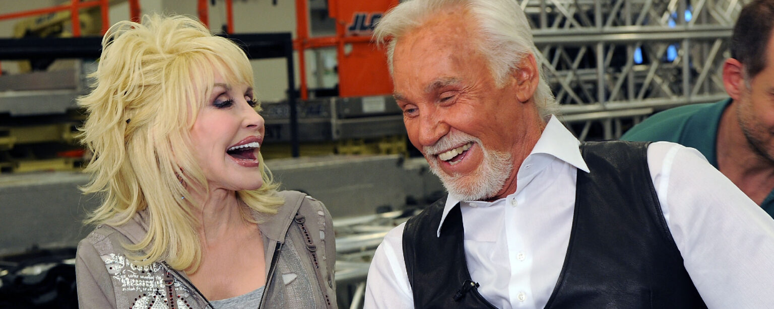 3 كيني روجرز ودوللي بارتون الزوجان اللذان ليسا “جزر في التيار”