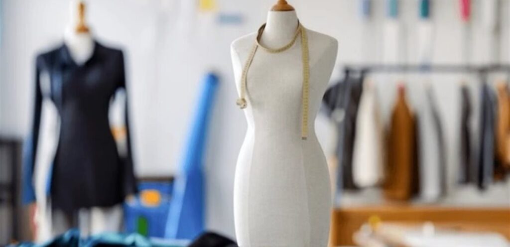 العثور على مصممة أزياء شهيرة جثة في منزلها… هذه آخر رسالة كتبتها قبل وفاتها (صور)