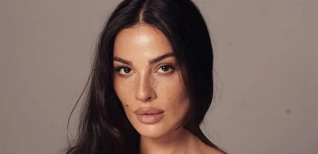 الاول وليس الاخير.. نادين نسيب نجيم تستعرض وشمها