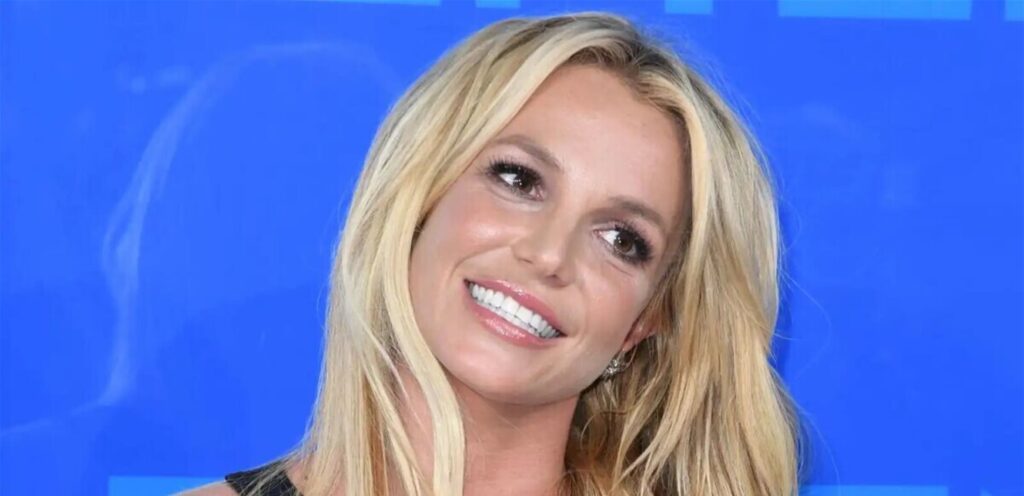 برسالة طمأنة للجمهور.. كيف بدت بريتني سبيرز في شوارع لوس أنجلوس؟ برسالة طمأنة للجمهور.. كيف بدت بريتني سبيرز في شوارع لوس أنجلوس؟