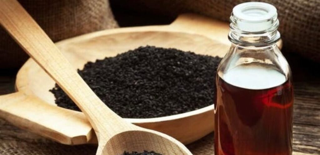 وداعاً للشوائب والتساقط.. سر الحبة السوداء في روتينك الجمالي وداعاً للشوائب والتساقط.. سر الحبة السوداء في روتينك الجمالي