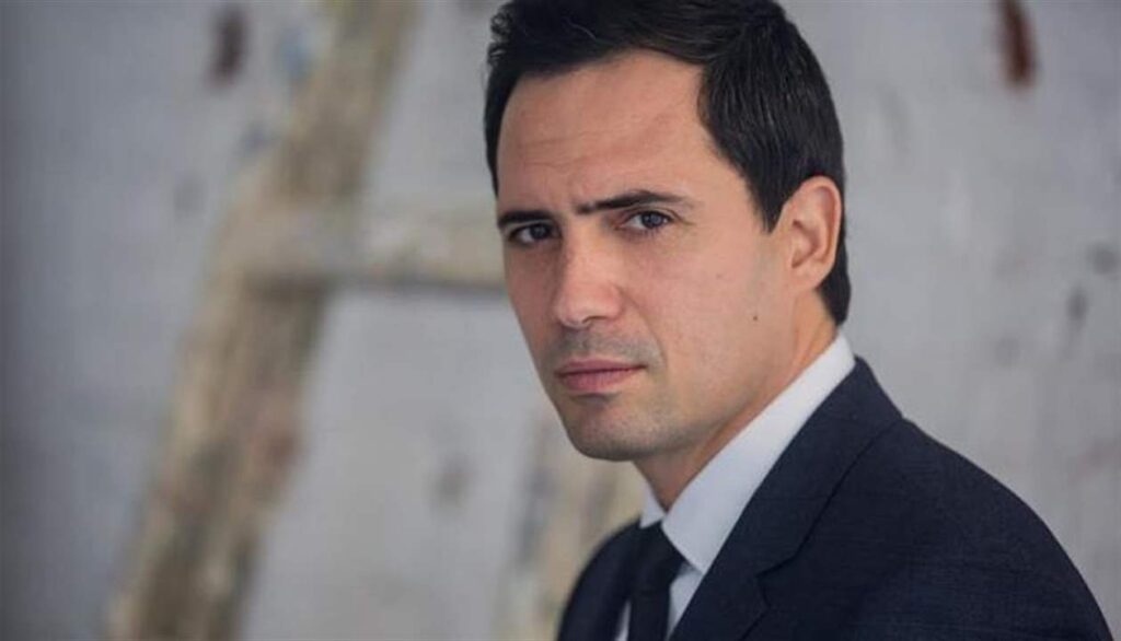 ظافر العابدين يفجع بوفاة شقيقه ويودعه بكلمات مؤثرة