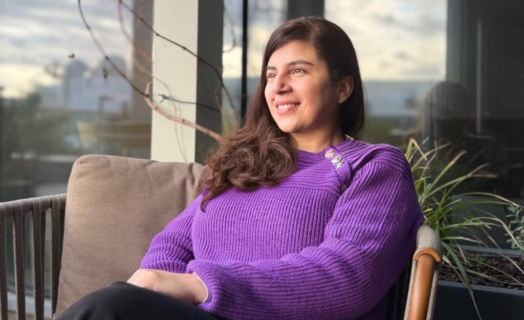 سلافة عويشق زوجة فارس الحلو تكشف سرا مفاجئا: ما كنت عارفة كيف بدي فوت عالبلد سلافة عويشق زوجة فارس الحلو تكشف سرا مفاجئا: ما كنت عارفة كيف بدي فوت عالبلد