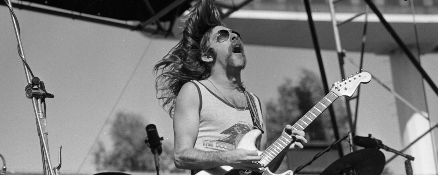 في مثل هذا اليوم من عام 1975، وصل فريق Doobie Brothers إلى المركز الأول لأول مرة بأغنية قام بتغطيتها غارث بروكس.