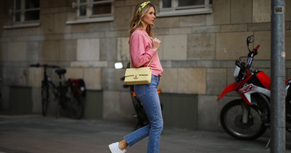 17 حذاء رياضي مريح من Rich Mom على أمازون لفصل الربيع – ابتداءً من 10 دولارات