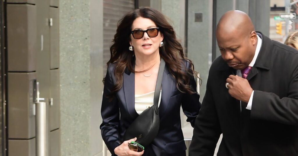 أصبحت سراويل Lauren Graham المضادة للجينز رائجة – تسوق المظهر