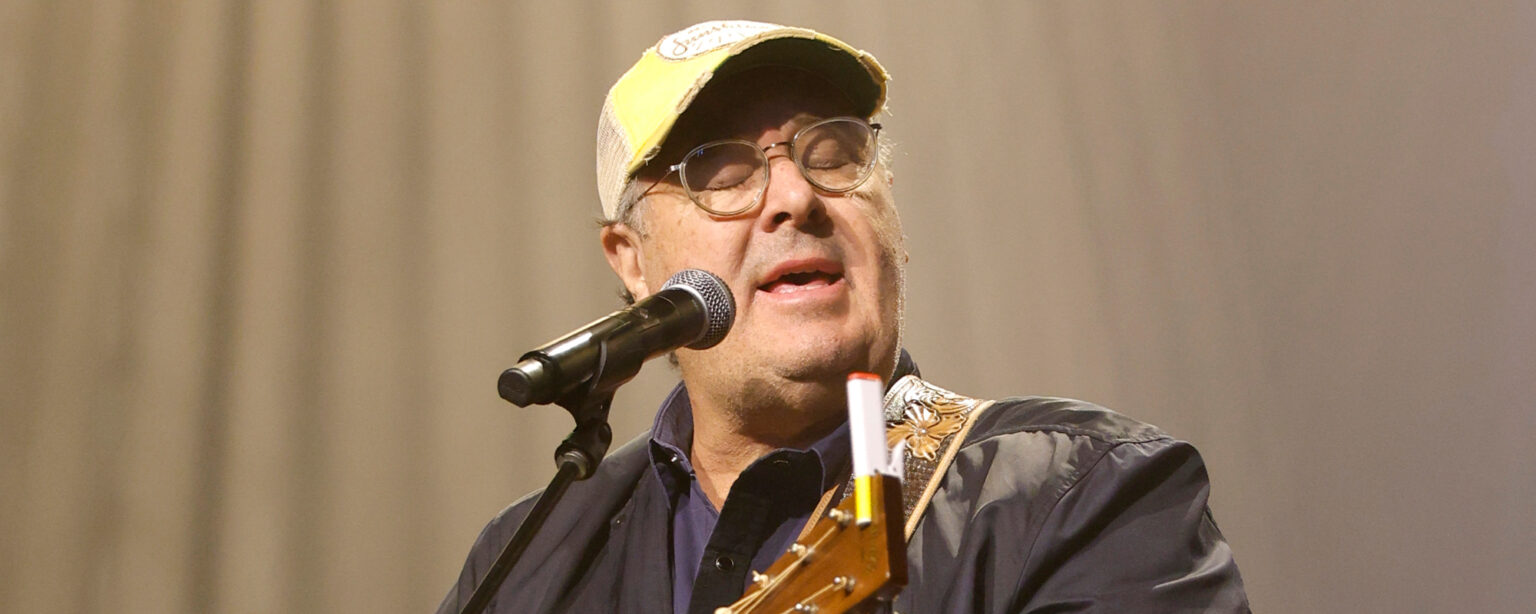 يكشف فينس جيل عن عزفه المنفرد على الجيتار على الإطلاق