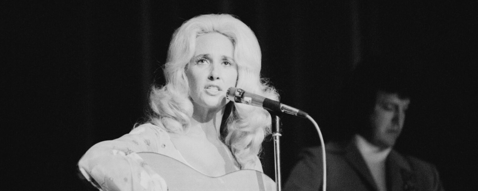 تكريم تامي وينيت بحفل تكريمي في ناشفيل