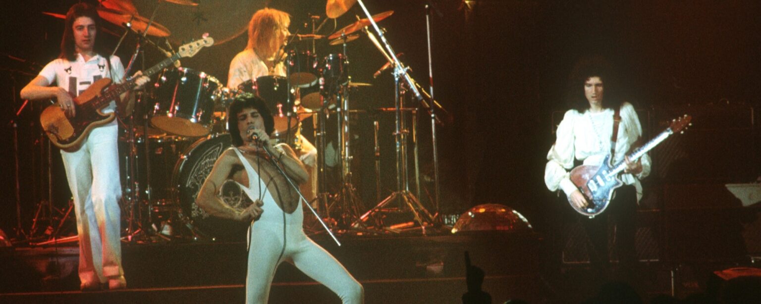 3 أغاني روك كلاسيكية شهيرة من السبعينيات حيث سطر واحد لا يُنسى يلخص اللحن بأكمله