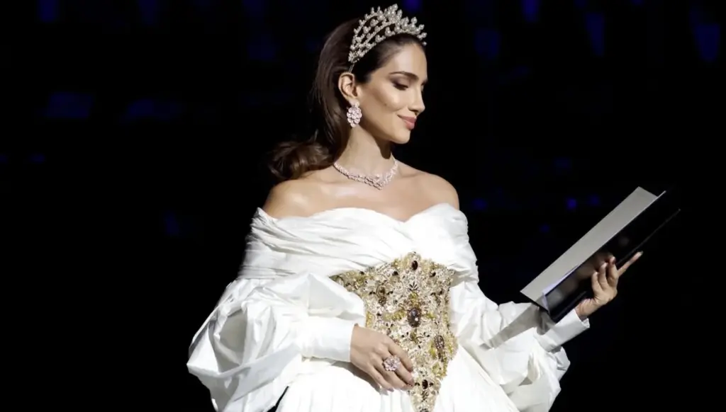 جيسيكا قهواتي تخطف الأنظار في رويال ألبرت هول بفستان خالد ومروان