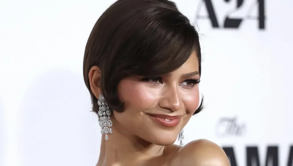 زندايا في 7 إطلالات من أبرز صيحات الموضة وأجملها بتوقيع إيلي صعب (صور وفيديو)