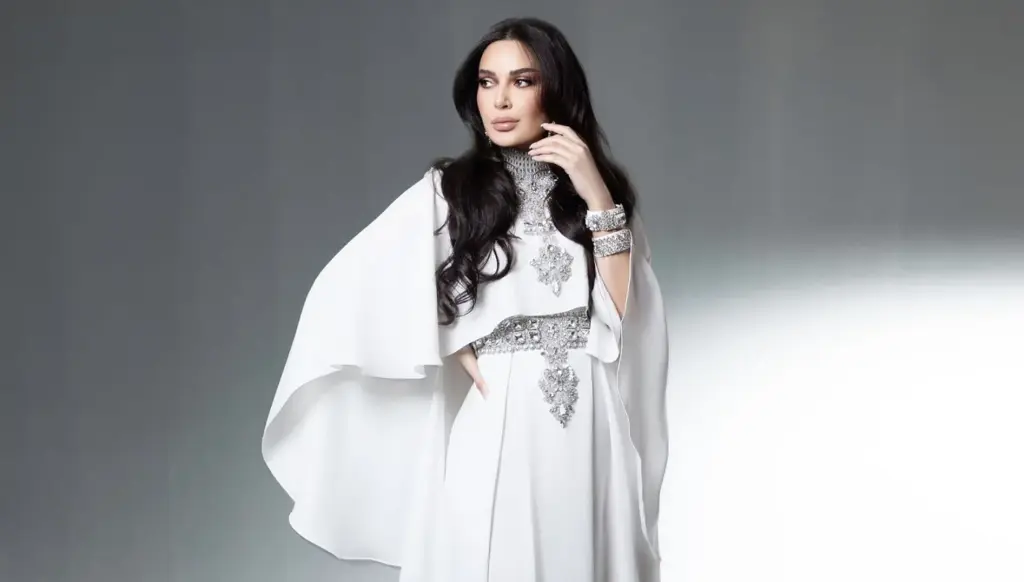 أناقة سيرين عبد النور في عيد الفطر تتصدر موضة 2026 بعباية ملكيّة من خالد ومروان أناقة سيرين عبد النور في عيد الفطر تتصدر موضة 2026 بعباية ملكيّة من خالد ومروان