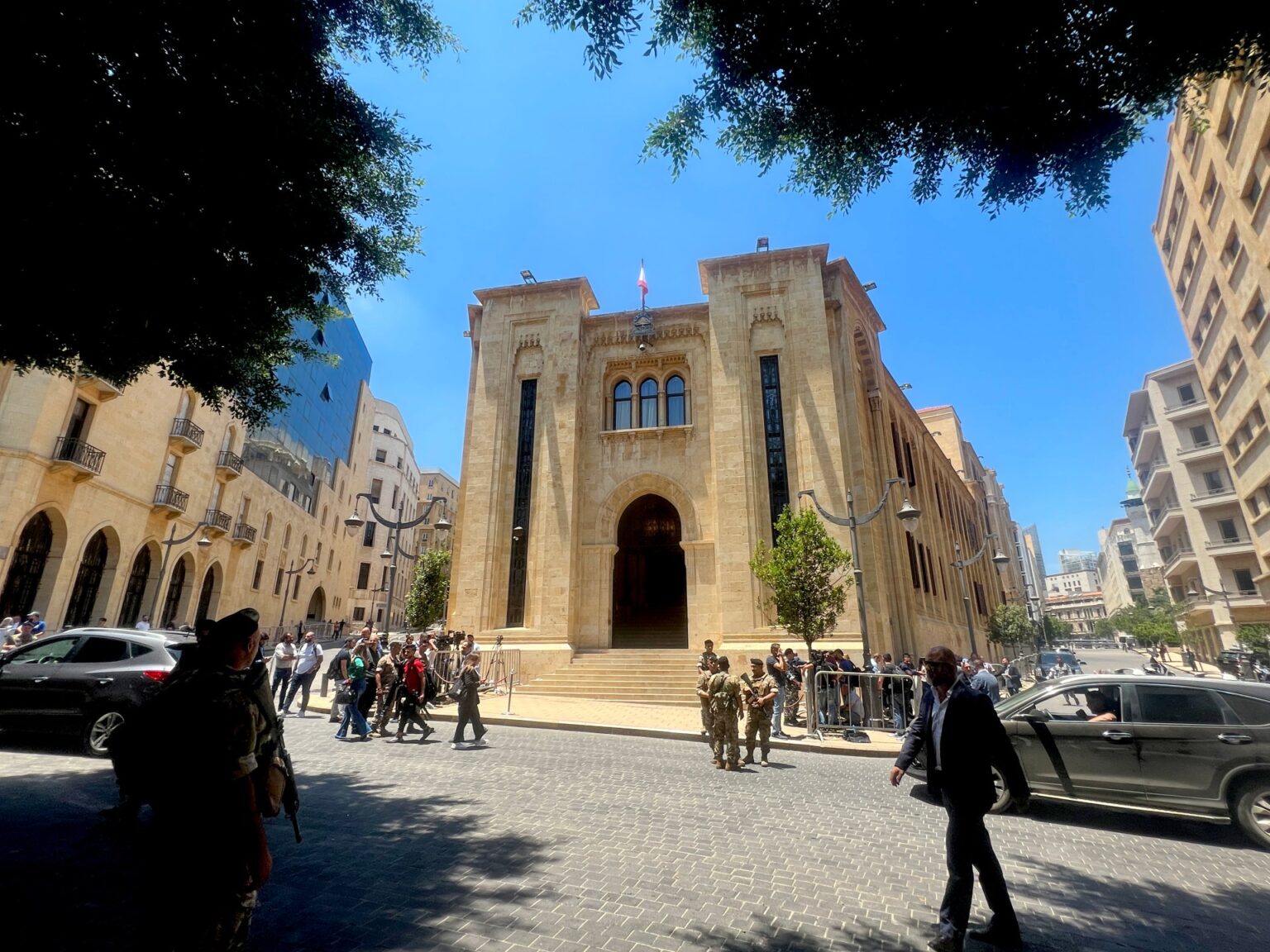 برلمان لبنان يمدد ولايته عامين ويؤجل الانتخابات مع احتدام الحرب | أخبار