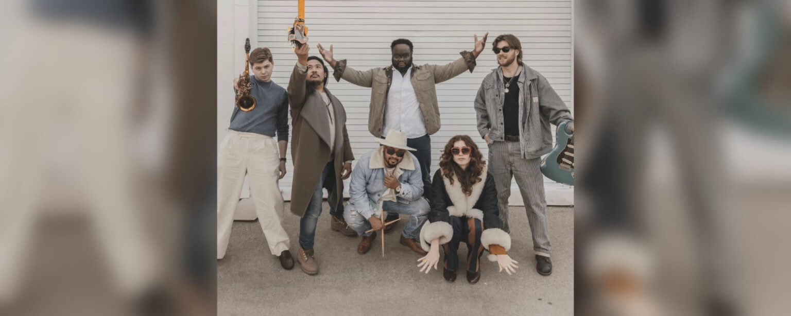 تعرف على فرقة عائلة Moga: المتأهلون للتصفيات النهائية للمواهب الأمريكية على طريق كتاب الأغاني تعرف على فرقة عائلة Moga: المتأهلون للتصفيات النهائية للمواهب الأمريكية على طريق كتاب الأغاني