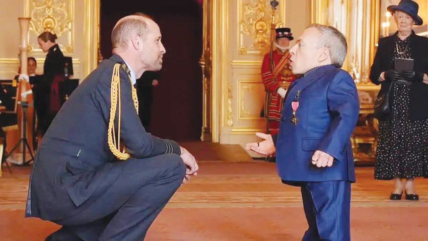 أخبار الخليج | ويليام يمنح نجم «هاري بوتر» وسام الإمبراطورية البريطانية