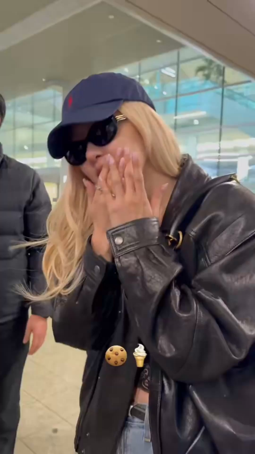 260305 روزيه @ مطار إنتشون الدولي (الوصول من باريس)