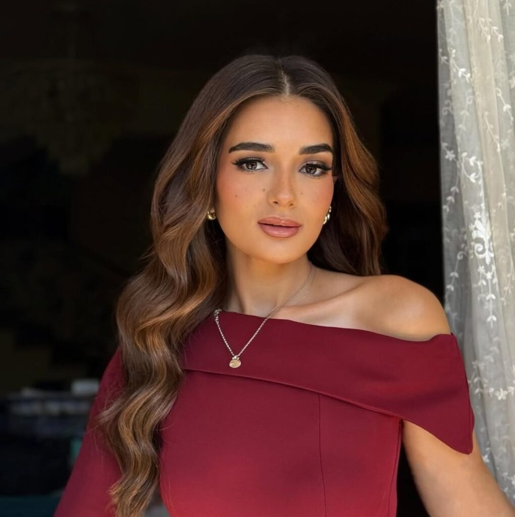 أسرار جمال ملك أحمد زاهر بين النعومة والجاذبية