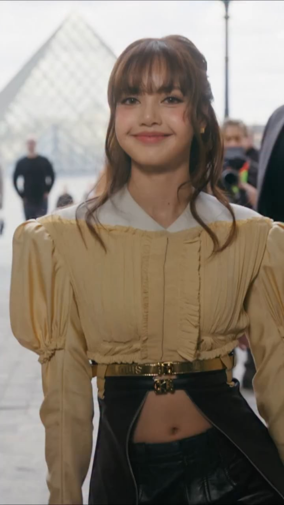 260311 تحديث LV IG: عرض خريف وشتاء 2026. حضرت سفيرة مجلس النواب ليزا الكشف عن أحدث مجموعة لنيكولاس غيسكيير في باريس.