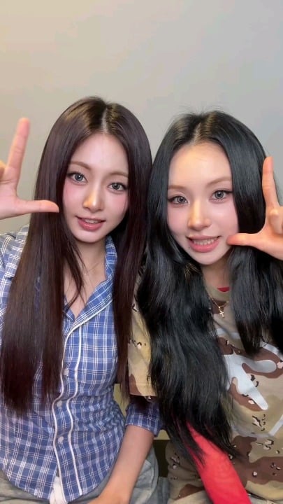 260325 تحديث تويتر - ➡️👉❤️💙👉⬅️ (Tzuyu & Chaeyoung)