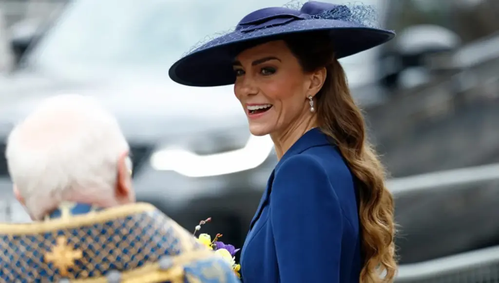 كيت ميدلتون تسرق الأضواء بإطلالة فستان نيلي أنيق في يوم الكومنولث