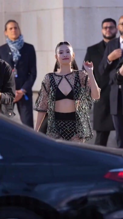 260309 جيني شانيل في أسبوع الموضة في باريس