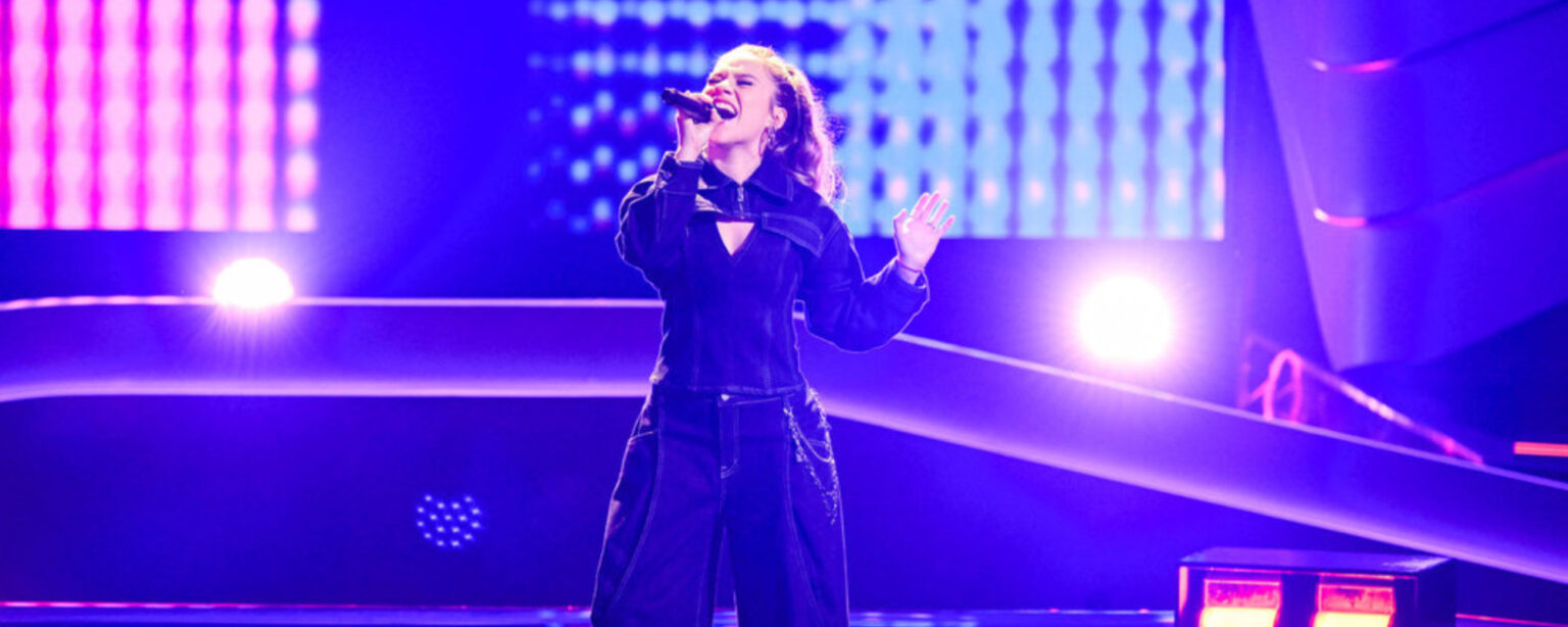 “هل فزت للتو بـ “The Voice”؟”: تتقدم كيلي كلاركسون بعد أن فقدت “The Voice” أمام قوة نسائية