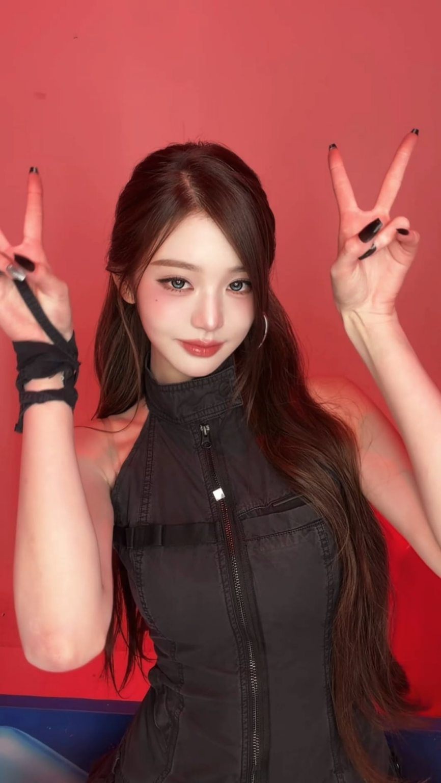 260307 تحديث Douyin الرسمي لـ IVE مع Wonyoung - Wonyoung يبتسم لك